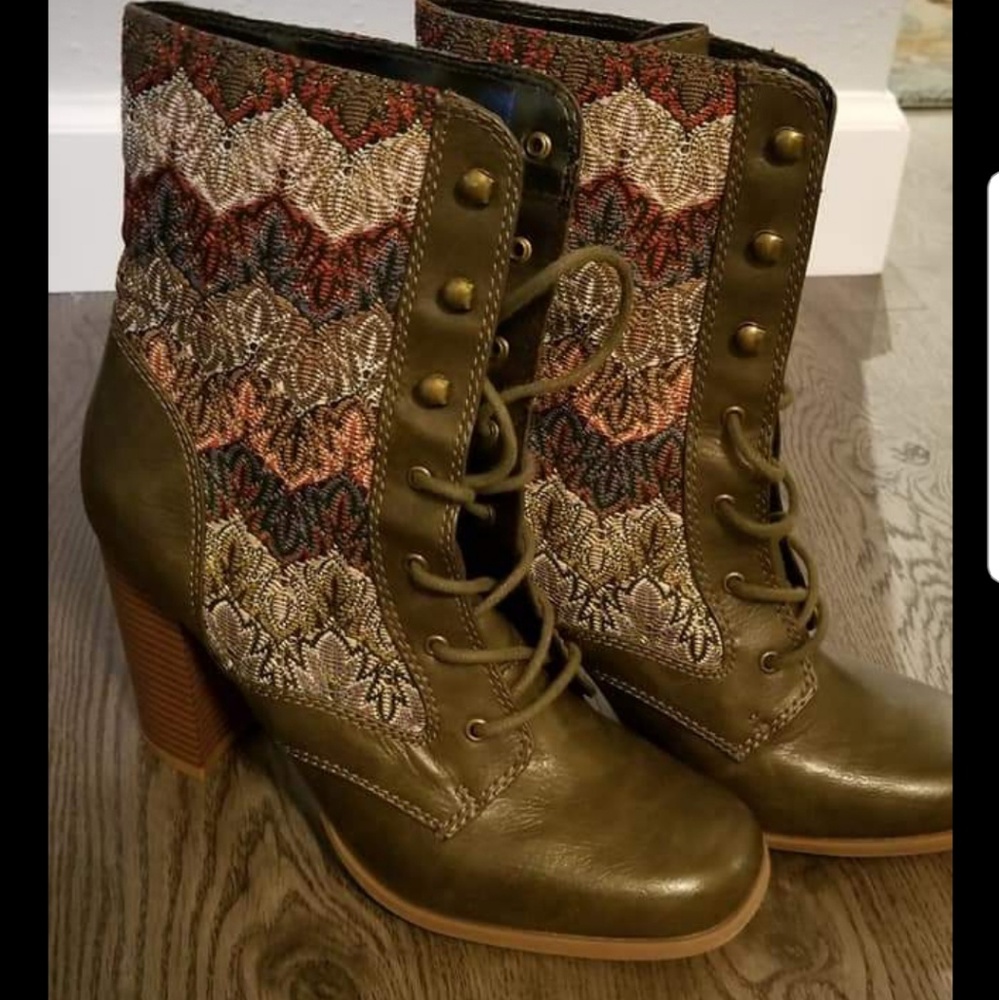 Size 9.5 Boho boots.